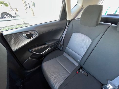 Used 2025 Kia Soul LX w/ LX Technology Package image 39