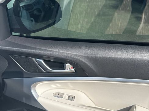 Used 2025 Genesis G70 2.5T RWD image 7