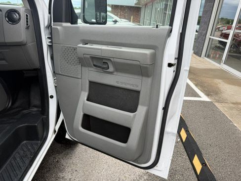 Used 2017 Ford E-350 and Econoline 350 Super Duty RWD image 20
