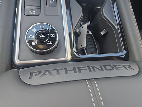 New 2025 Nissan Pathfinder SV w/ Black Appearance Package image 19