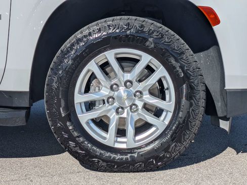 Used 2023 Chevrolet Suburban LS AWD/4WD image 11