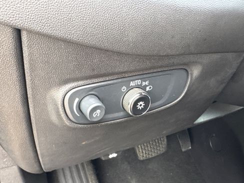 Used 2024 Chevrolet Equinox LT AWD/4WD image 30