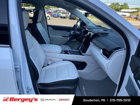 Certified 2025 GMC Acadia Denali w/ Super Cruise Package AWD/4WD image 32