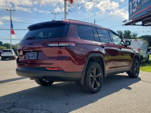 Used 2025 Jeep Grand Cherokee L Limited w/ Luxury Tech Group II AWD/4WD image 3