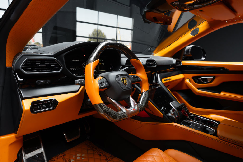 Used 2022 Lamborghini Urus AWD/4WD image 35