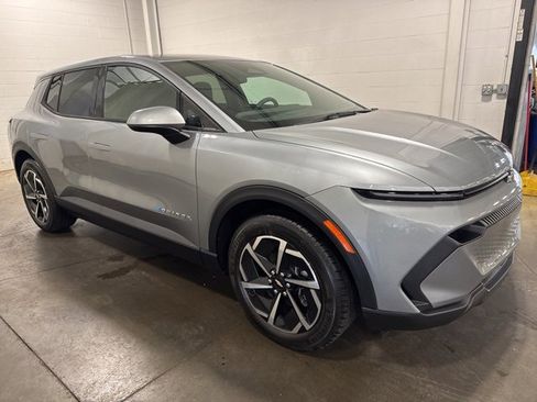 Used 2025 Chevrolet Equinox EV LT image 3