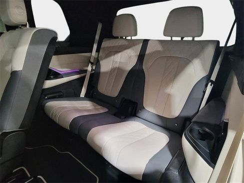 Certified 2023 BMW X7 xDrive40i w/ Executive Package image 30