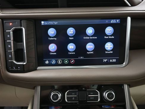 Used 2021 GMC Yukon XL Denali w/ Denali Premium Package RWD image 9