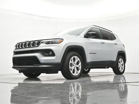 Used 2024 Jeep Compass Latitude AWD/4WD image 36