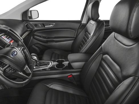Used 2018 Ford Edge Titanium w/ Equipment Group 301A AWD/4WD image 9
