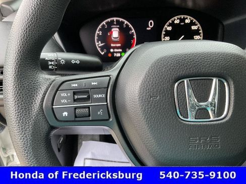 Certified 2024 Honda HR-V LX image 30