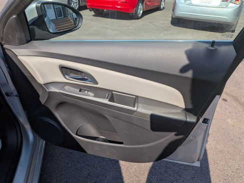 Used 2016 Chevrolet Cruze LT w/ Technology Package FWD image 32