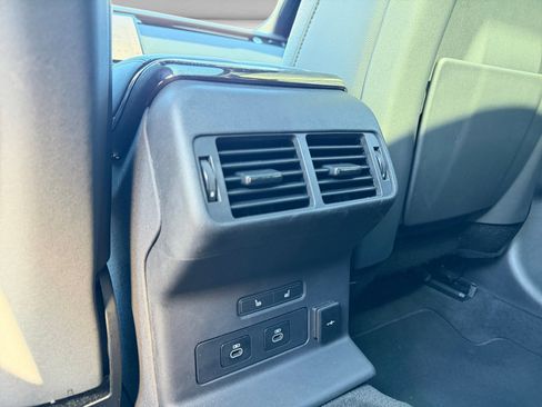 Used 2025 Land Rover Range Rover Velar Dynamic SE image 18