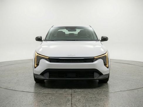 Used 2025 Kia K4 LXS image 2
