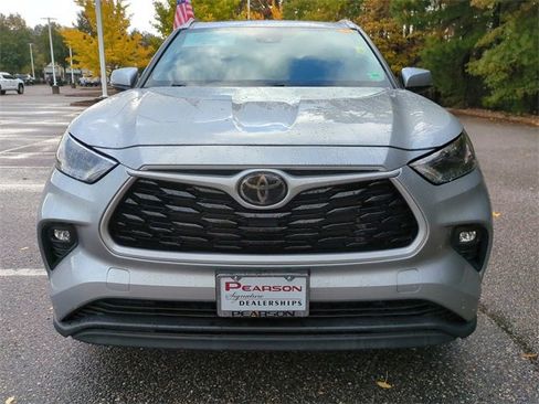 Certified 2023 Toyota Highlander XLE image 9