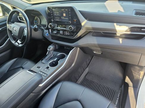 Used 2020 Toyota Highlander XLE image 15
