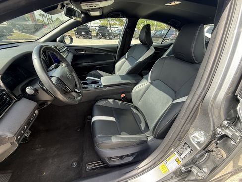 Used 2025 Toyota Camry SE image 30