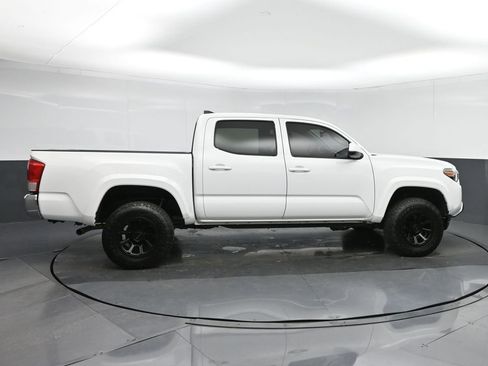 Used 2017 Toyota Tacoma SR5 w/ Tow Package image 8