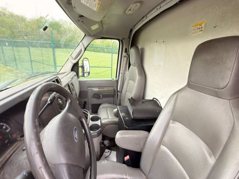 Used 2011 Ford E-350 and Econoline 350 Super Duty RWD image 19