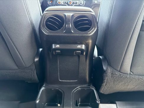 Used 2019 Jeep Wrangler Unlimited Sport S AWD/4WD image 19