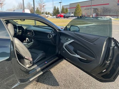 Used 2017 Chevrolet Camaro SS image 17