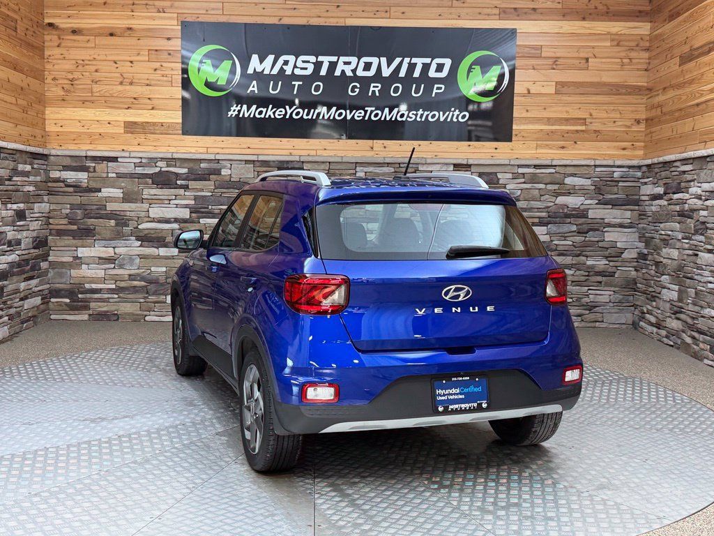 Used 2024 Hyundai Venue SEL FWD image 14