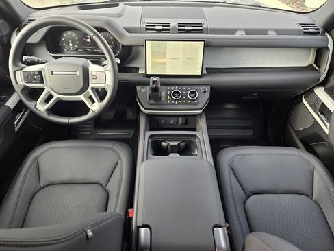 Used 2024 Land Rover Defender 110 SE image 12