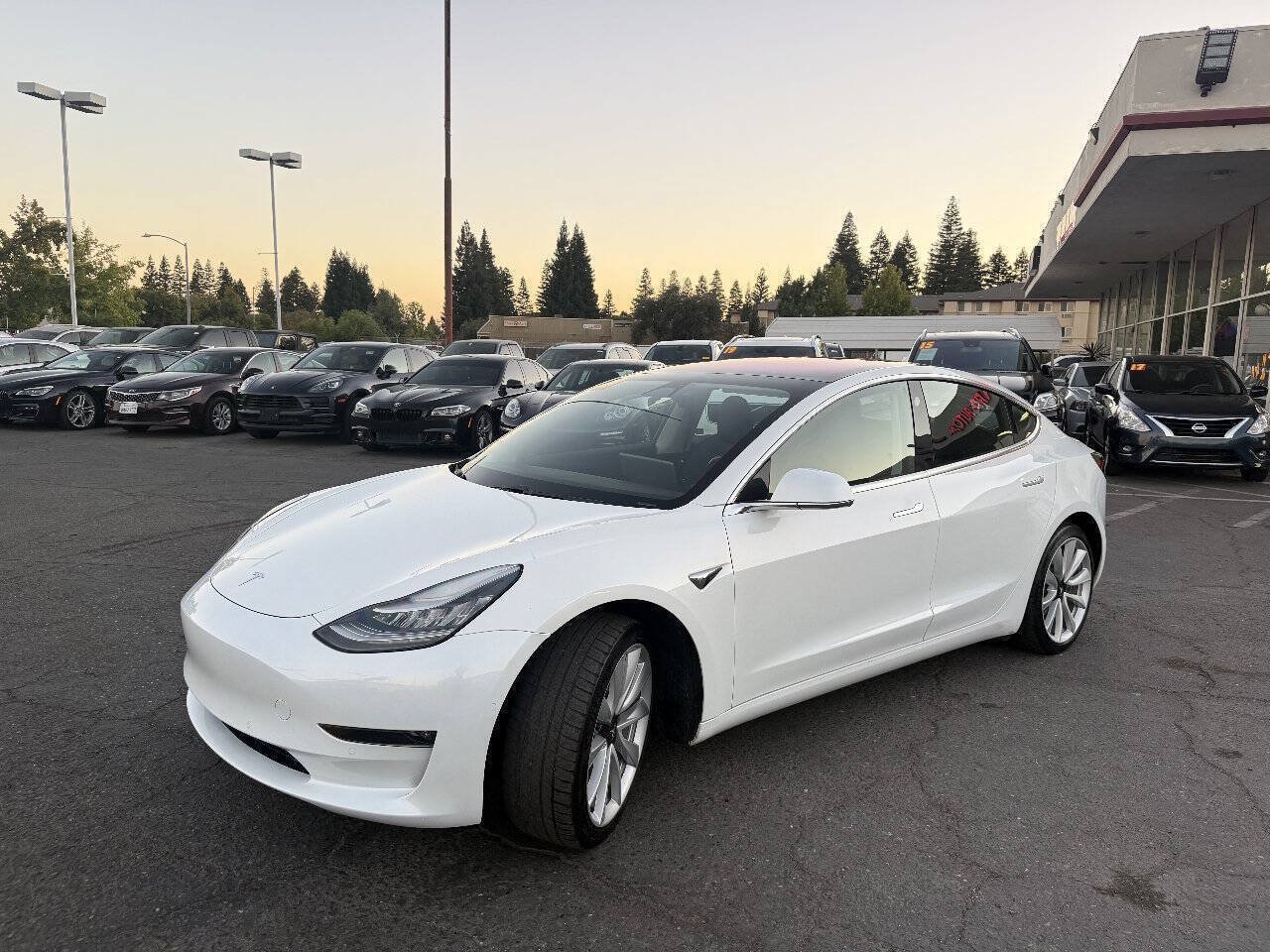 Used 2018 Tesla Model 3 Long Range RWD image 4