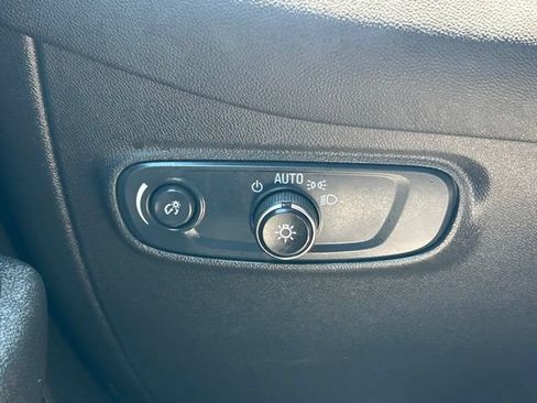 Used 2024 Chevrolet Equinox LT FWD image 19