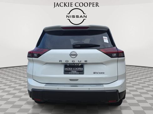Used 2024 Nissan Rogue SV w/ SV Premium Package AWD/4WD image 6