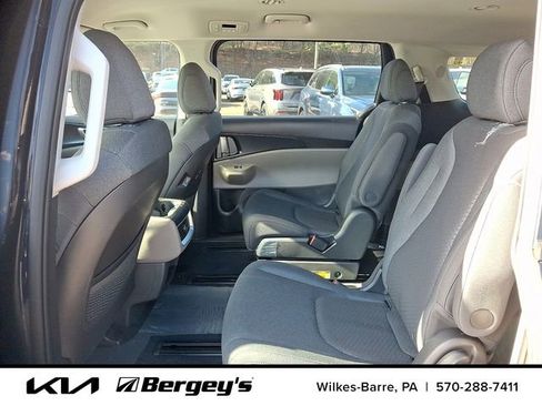 New 2026 Kia Carnival LX FWD image 7