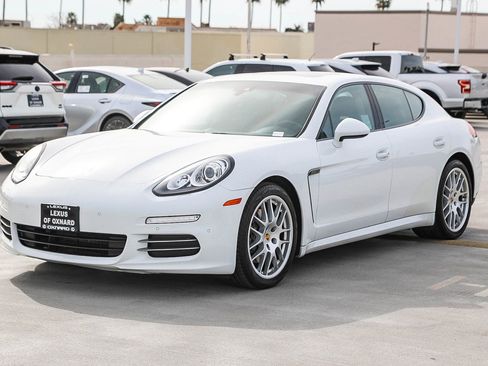 Used 2015 Porsche Panamera 4 image 3