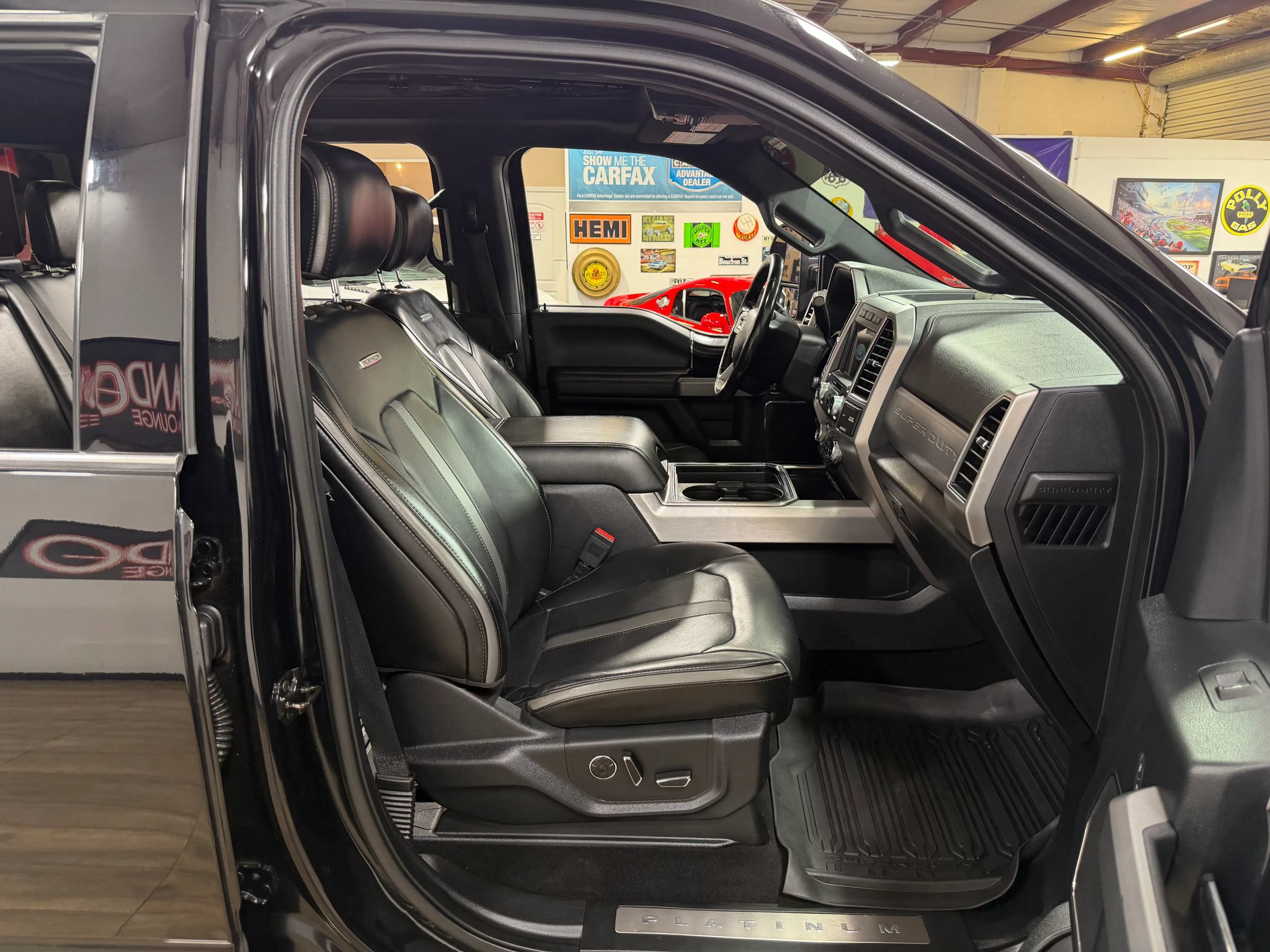 Used 2019 Ford F250 Platinum w/ Platinum Ultimate Package AWD/4WD image 20