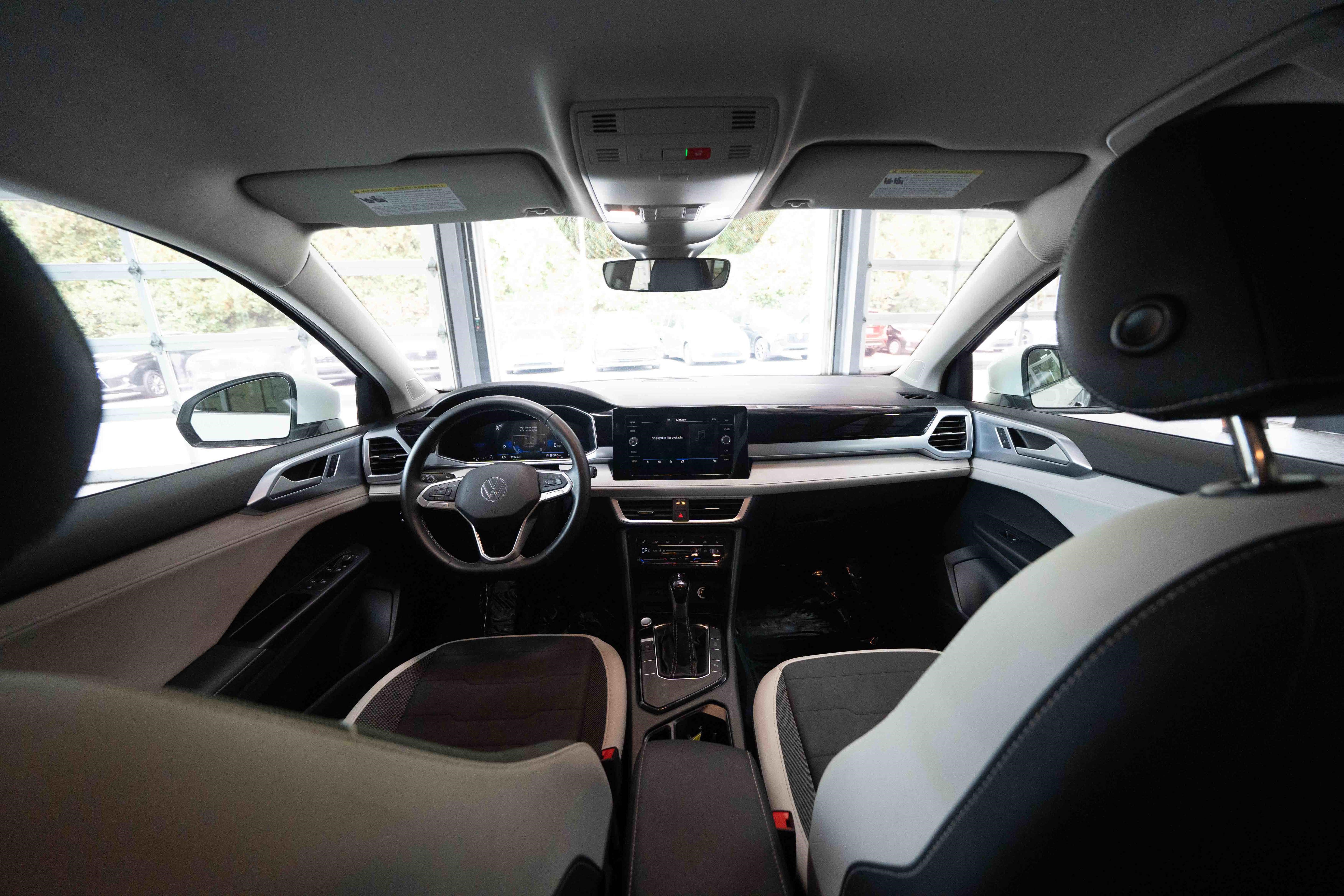 Used 2025 Volkswagen Taos SE FWD image 19