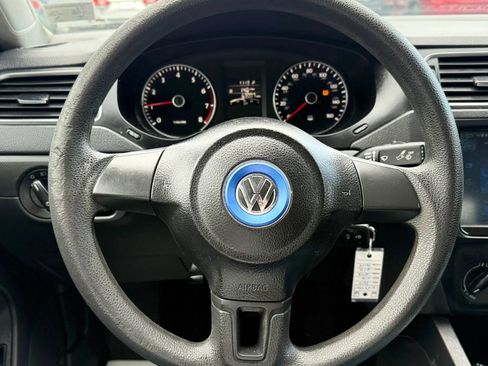 Used 2014 Volkswagen Jetta SE FWD image 12
