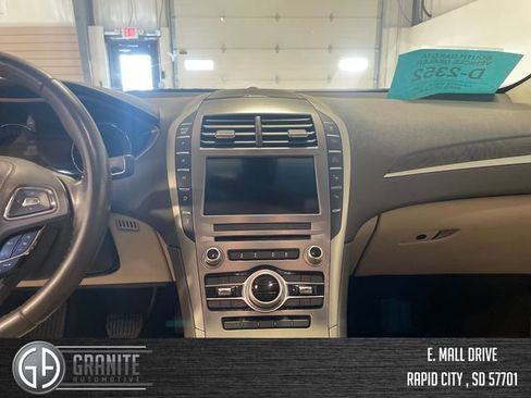 Used 2019 Lincoln MKZ Reserve image 25