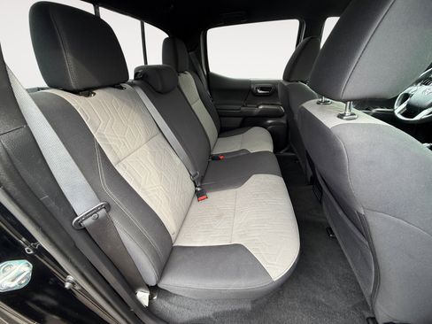 Used 2023 Toyota Tacoma TRD Off-Road image 18