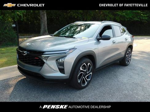Used 2025 Chevrolet Trax RS w/ Driver Confidence Package FWD image 1