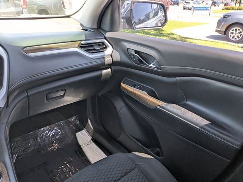 Used 2019 GMC Acadia SLE image 16