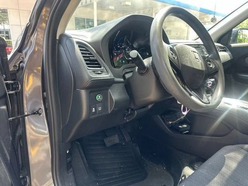 Used 2018 Honda HR-V LX image 12