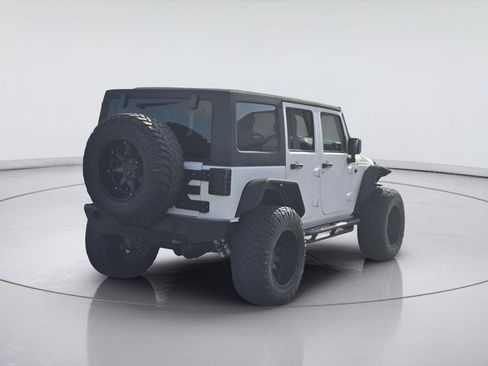 Used 2017 Jeep Wrangler Unlimited Rubicon w/ Connectivity Group AWD/4WD image 8