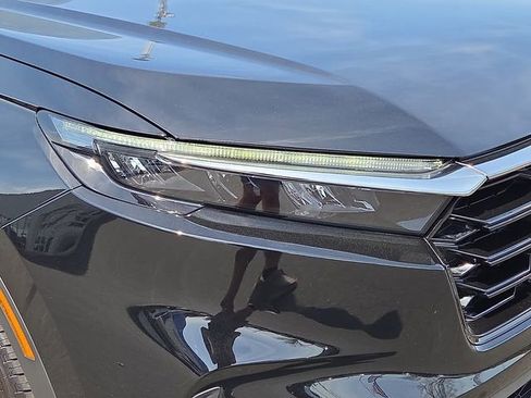 Used 2025 Honda CR-V EX image 9