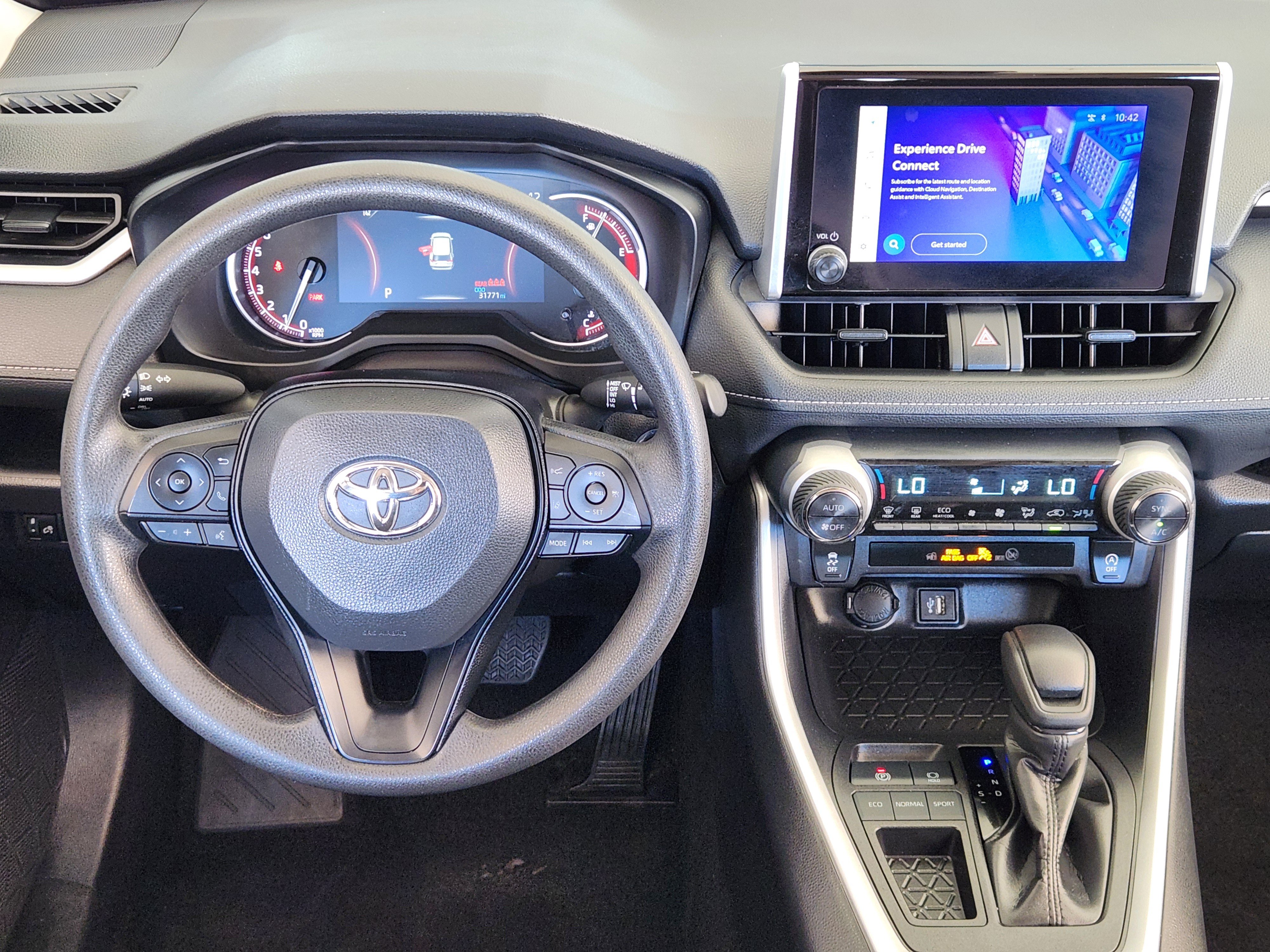 Used 2025 Toyota RAV4 XLE FWD image 29