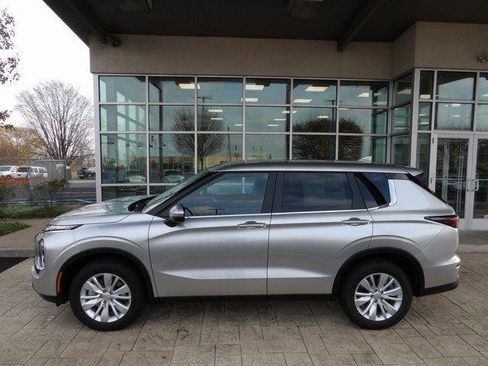 New 2025 Mitsubishi Outlander ES image 4