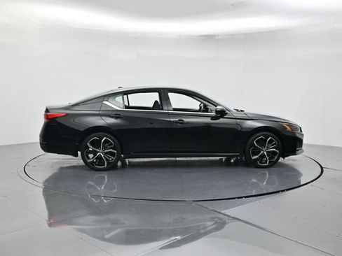 Used 2024 Nissan Altima 2.5 SR FWD image 2