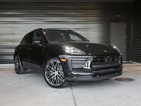Certified 2026 Porsche Macan AWD/4WD image 9