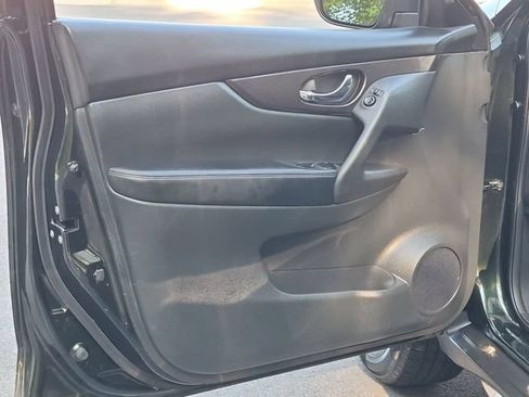 Used 2018 Nissan Rogue SV AWD/4WD image 30