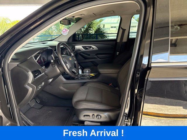 Used 2021 Chevrolet Traverse LT FWD image 2