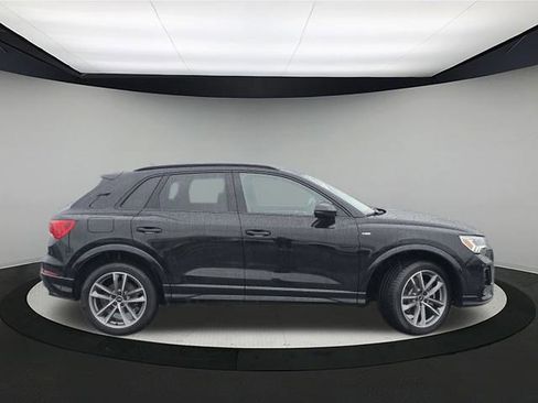 Certified 2025 Audi Q3 2.0T Premium w/ Convenience Package image 8