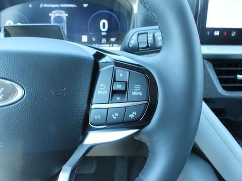 Used 2025 Ford Explorer Platinum w/ Ultimate Package AWD/4WD image 27